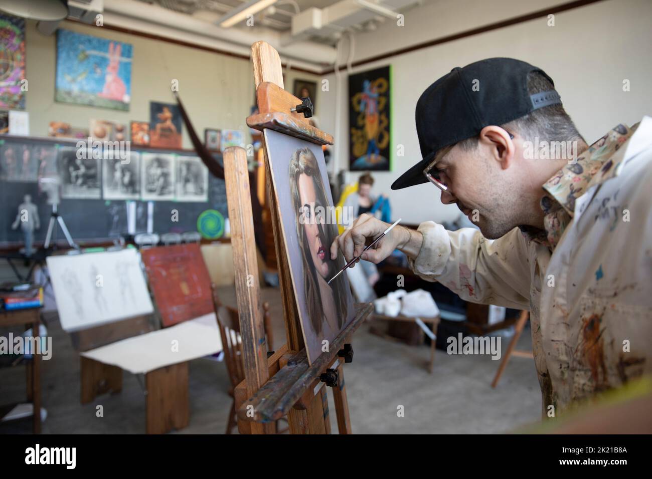Painting with an easel hi-res stock photography and images - Alamy