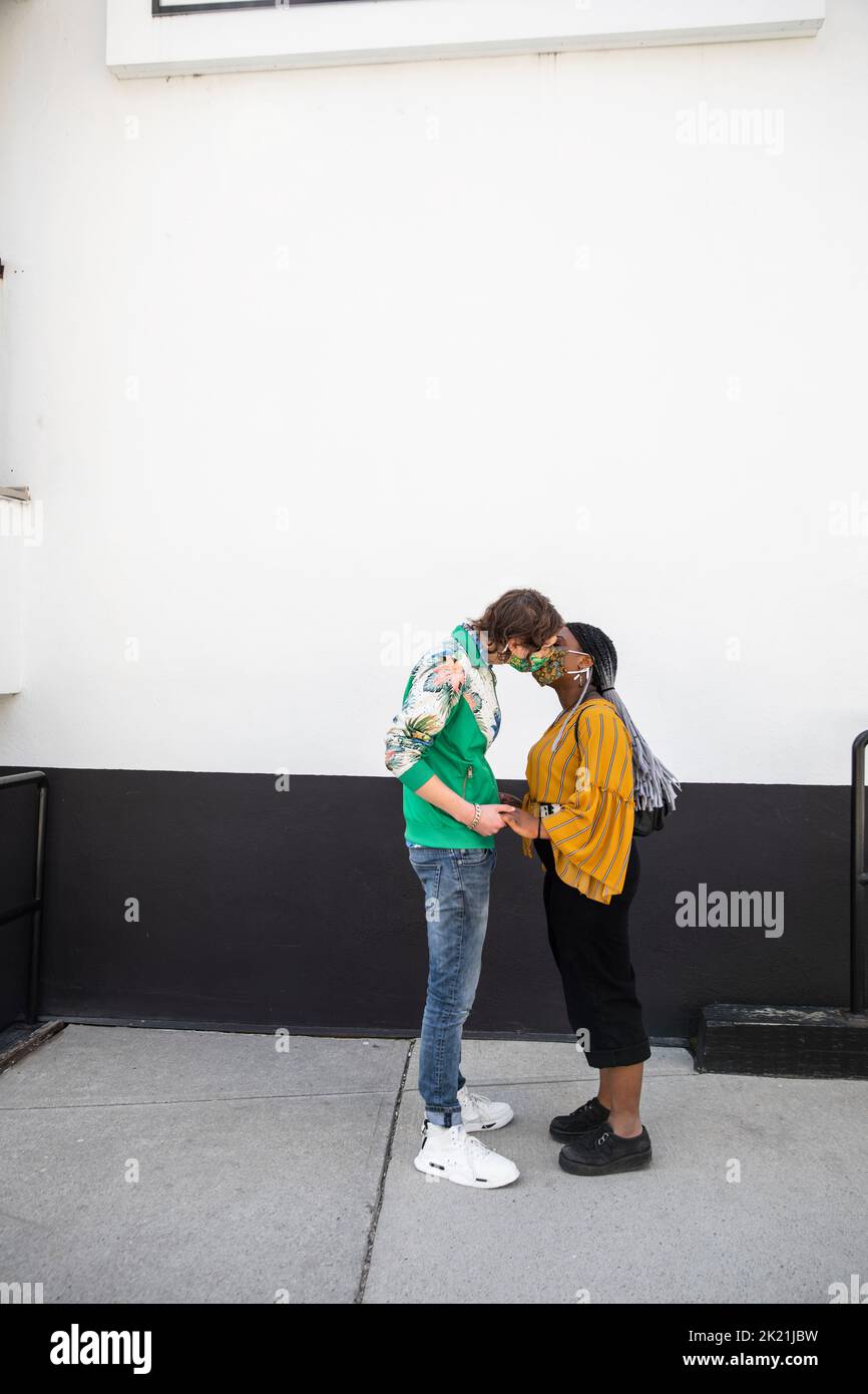 Black couple kissing face masks hi-res stock photography and images - Alamy
