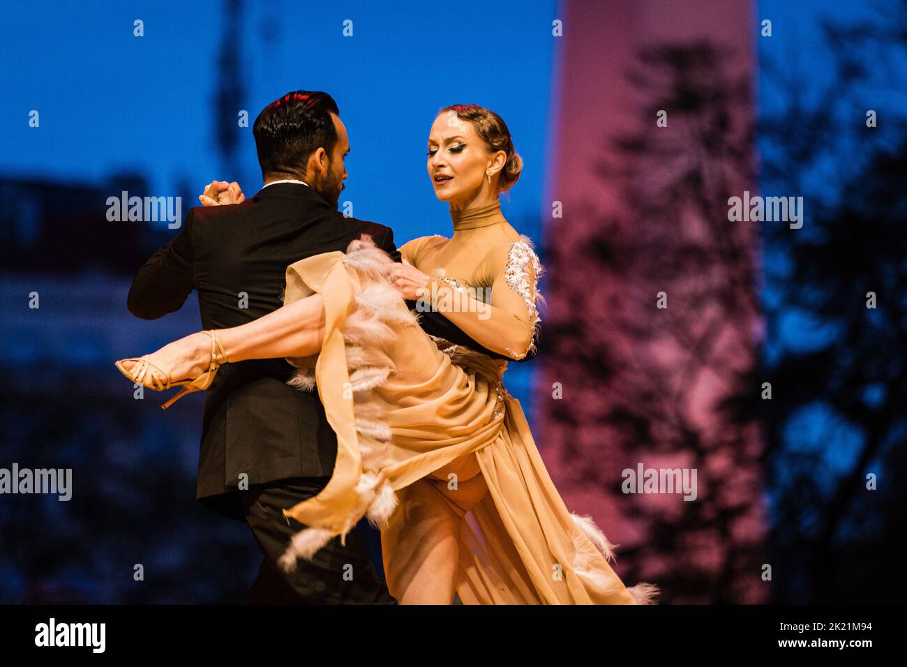 Buenos Aires, Argentina. 17th Sep, 2022. One of the finalist couples on the Stage Tango category performs with the Obelisk of the city of Buenos Aires in the background. The 2022 edition of the World Tango Championship was held at the foot of the Obelisk of the City of Buenos Aires. With the assistance of thousands of people who arrived early to enjoy the virtuosity of the couples and the shows of the tango orchestras, the championship had the participation of 560 couples from 30 different countries. Credit: SOPA Images Limited/Alamy Live News Stock Photo