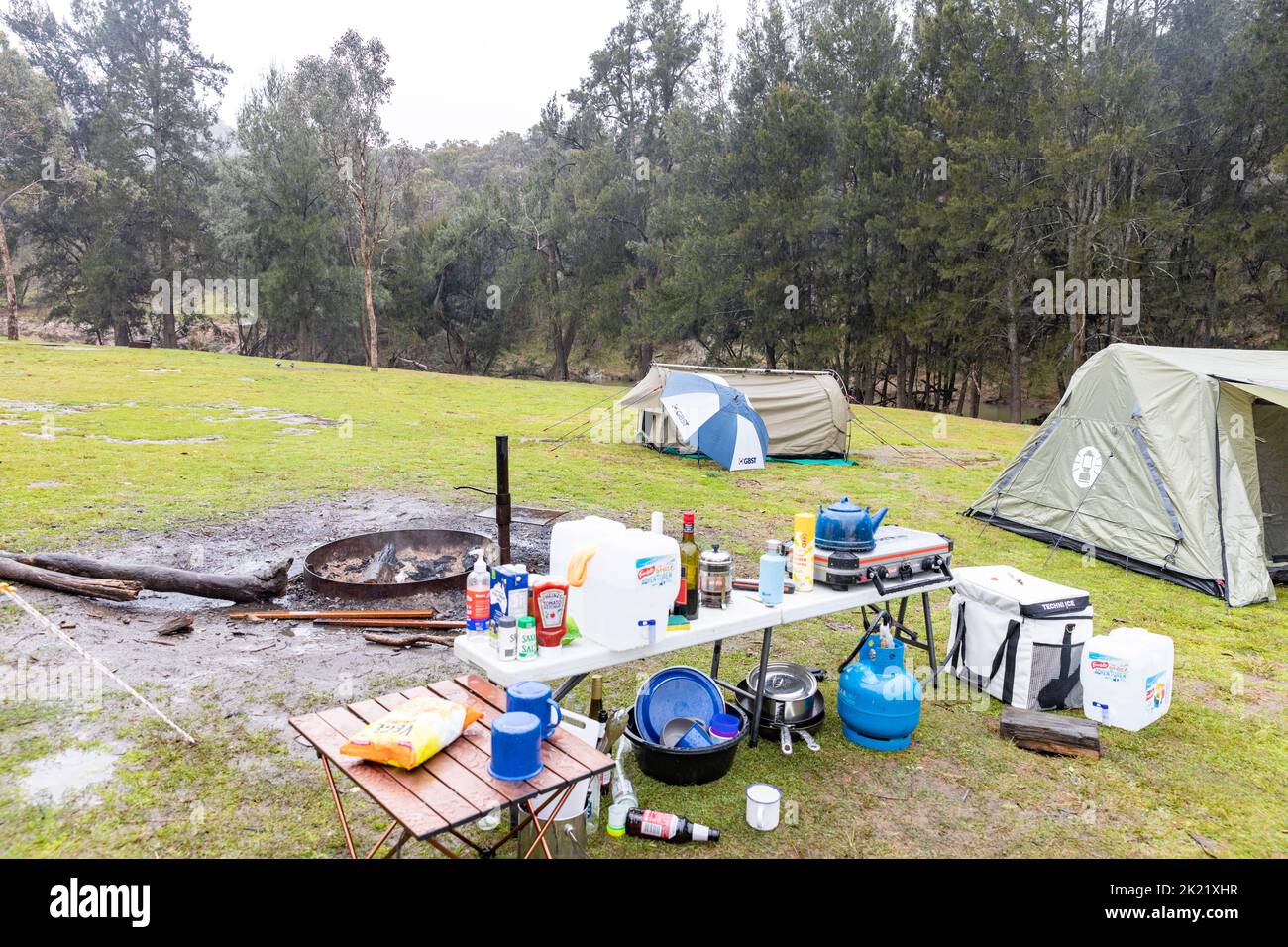 Australian camp site I na national park, Abercrombie river national park, camp kitchen set up and tents erected,New South Wales,Australia Stock Photo
