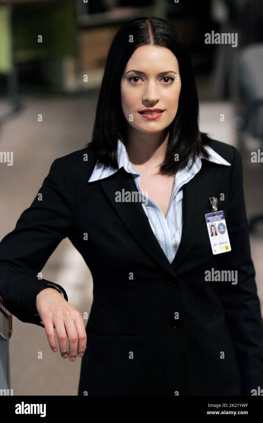 PAGET BREWSTER, CRIMINAL MINDS SEASON 2, 2006 Stock Photo Alamy