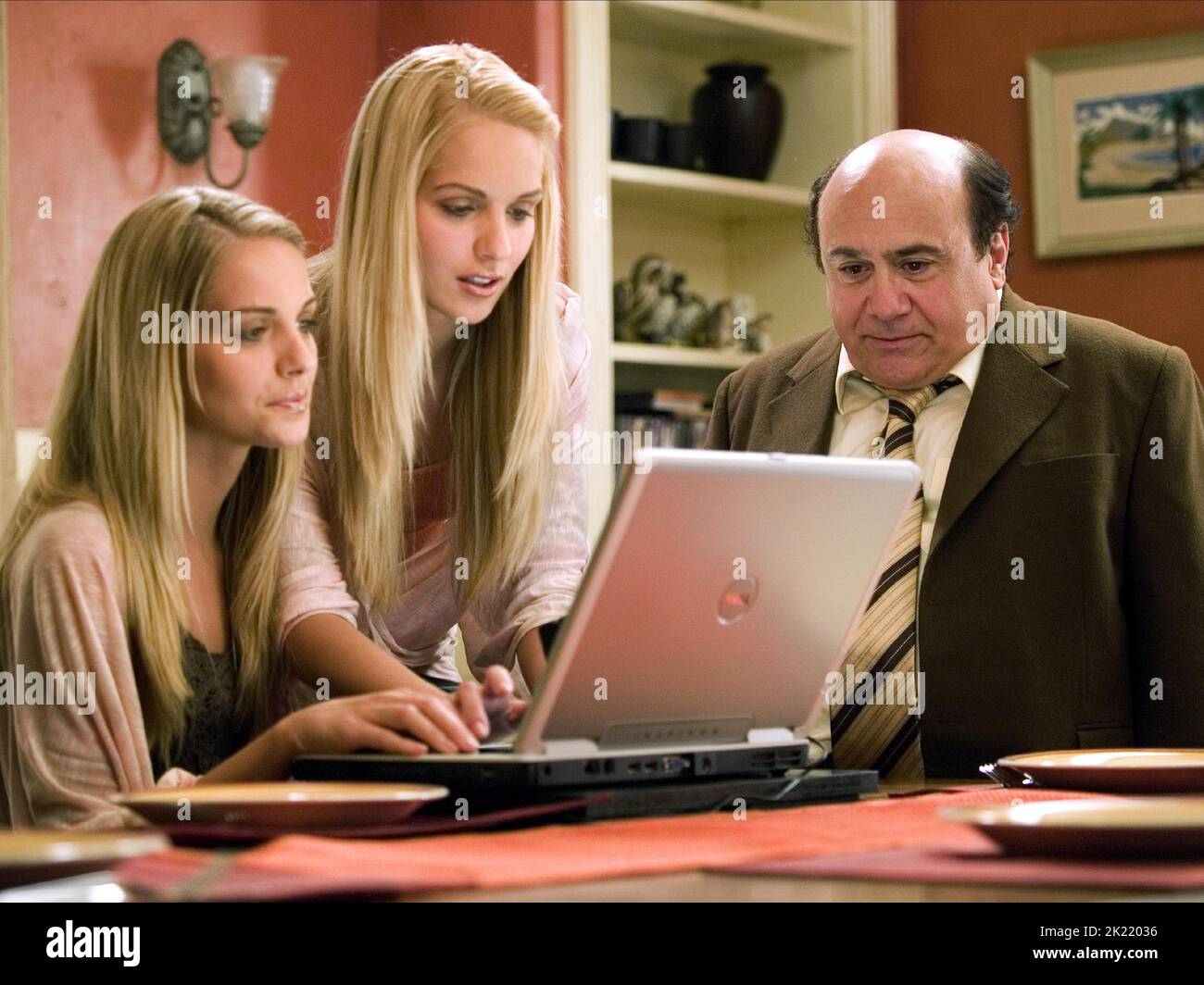 SABRINA ALDRIDGE, KELLY ALDRIDGE, DANNY DEVITO, DECK THE HALLS, 2006 Stock Photo