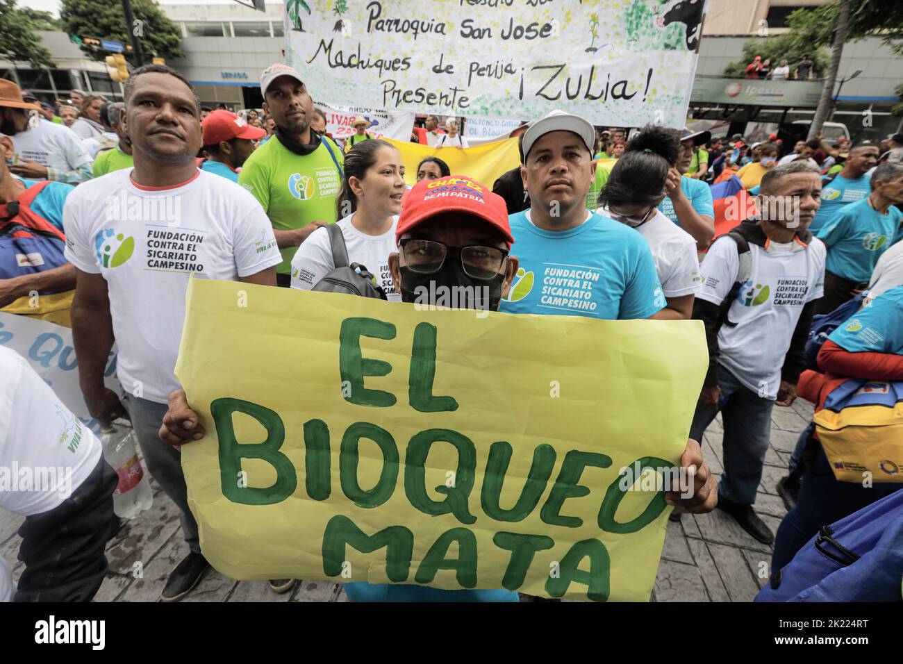 Caracas, Venezuela. 21st Sep, 2022. A man holds a sign reading in Spanish 'El Bloqueo Mata' (The Blockade Kills) during a demonstration against economic sanctions called by peasant movements in front of the UN Mission in Caracas, Venezuela. Credit: Jesus Vargas/dpa/Alamy Live News Stock Photo