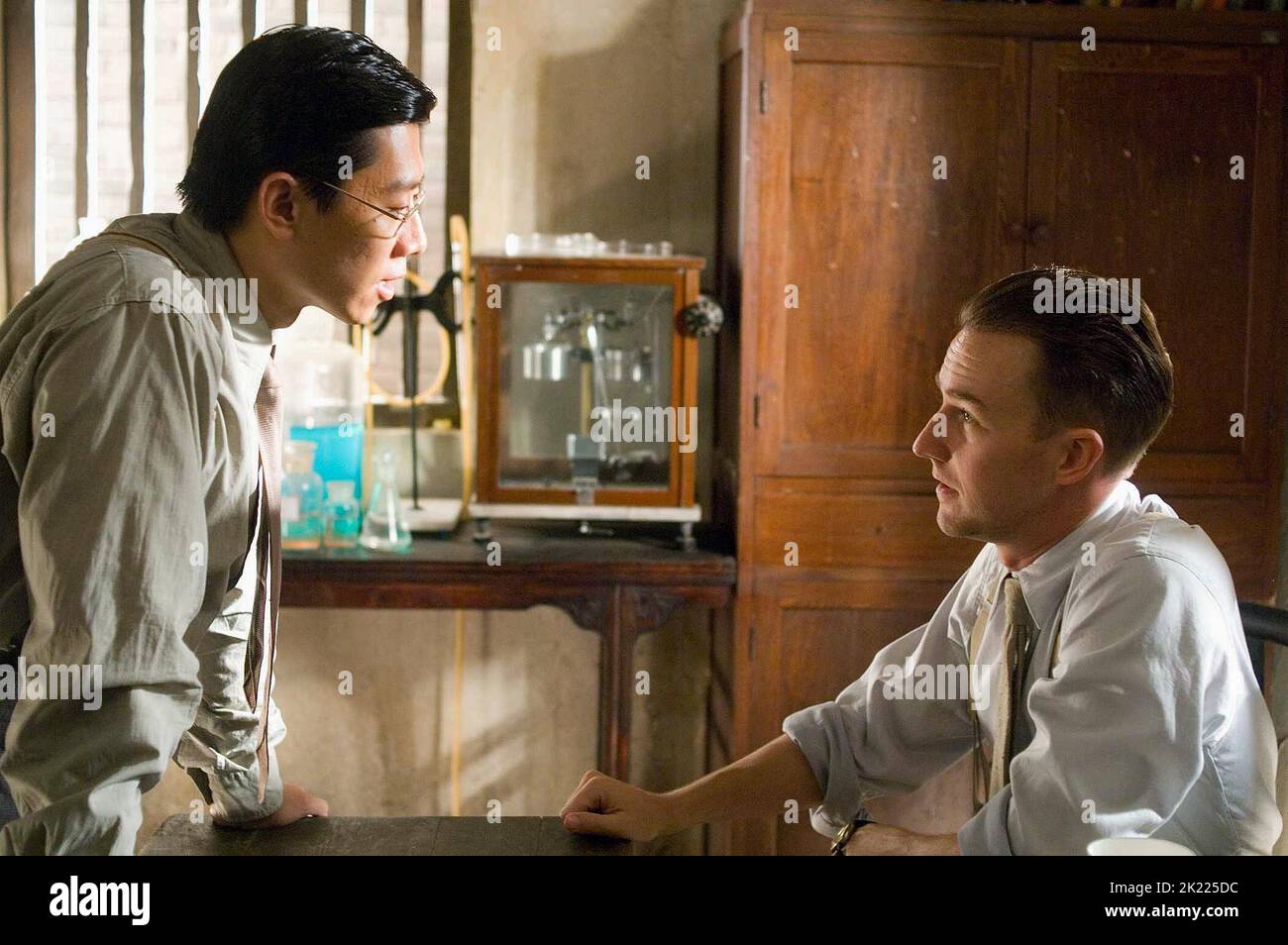 EDWARD NORTON, THE PAINTED VEIL, 2006 Stock Photo Alamy