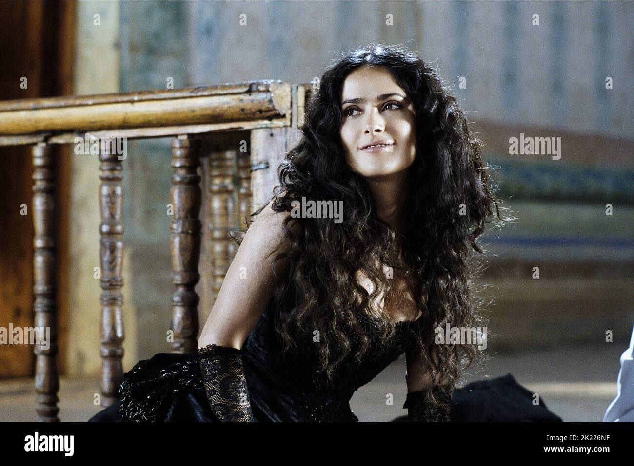 Bikinidagi kokraklar ortasida