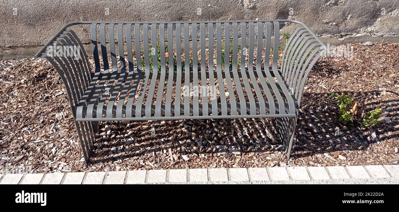 Un banc en métal , France Stock Photo