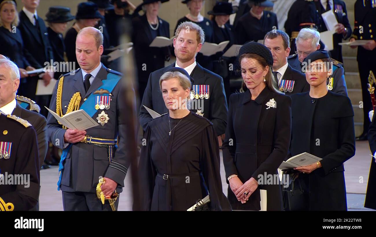 Pic shows: QueenÕs coffin procession heads to Westminster Hall today 14.9.22 Arrival at Westminster  Meghan and Harry with Prince Wiliam and Kate Duke Stock Photo