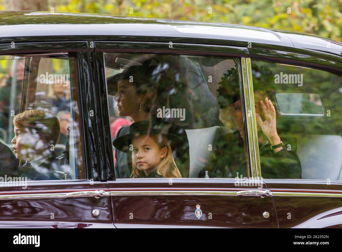 The State Funeral of Her Majesty Queen Elizabeth II, seen from The Mall. Princess Charlotte, Prince George, Catherine The Princess of Wales and Camill Stock Photo