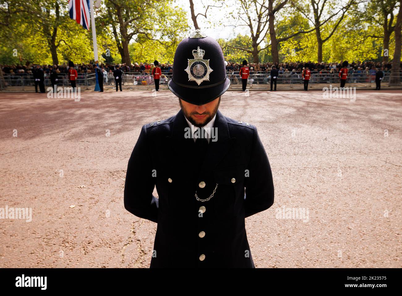 The State Funeral of Her Majesty Queen Elizabeth II, seen from The Mall. A policeman on the Mall bows his head for the 2 minutes silence at the end of Stock Photo