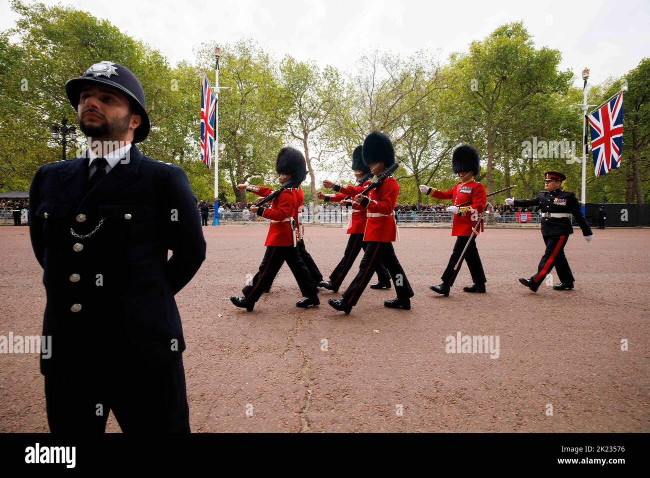 The State Funeral of Her Majesty Queen Elizabeth II, seen from The Mall. A policeman on the Mall as guards position themselves along the Mall before t Stock Photo
