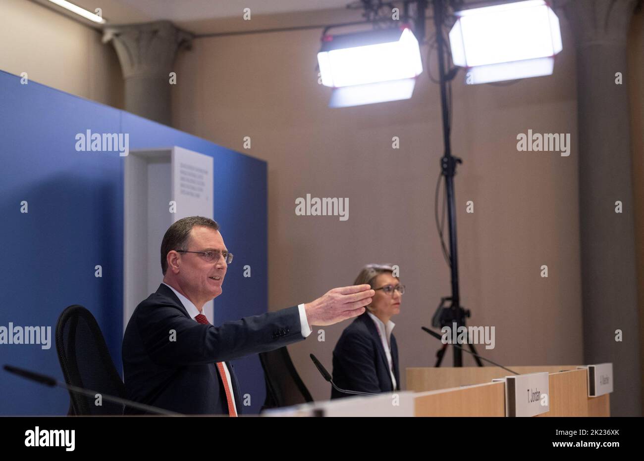 Swiss National Bank (SNB) Governing Board member Andrea Maechler sits beside Chairman Thomas Jordan as he addresses a news conference in Zurich, September 22, 2022.  REUTERS/Arnd Wiegmann Stock Photo