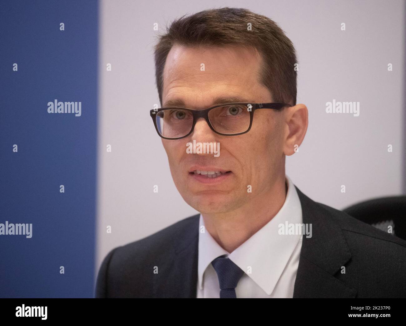 Vice-Chairman of the Governing Board of the Swiss National Bank (SNB) Martin Schlegel addresses a news conference in Zurich, September 22, 2022.  REUTERS/Arnd Wiegmann Stock Photo