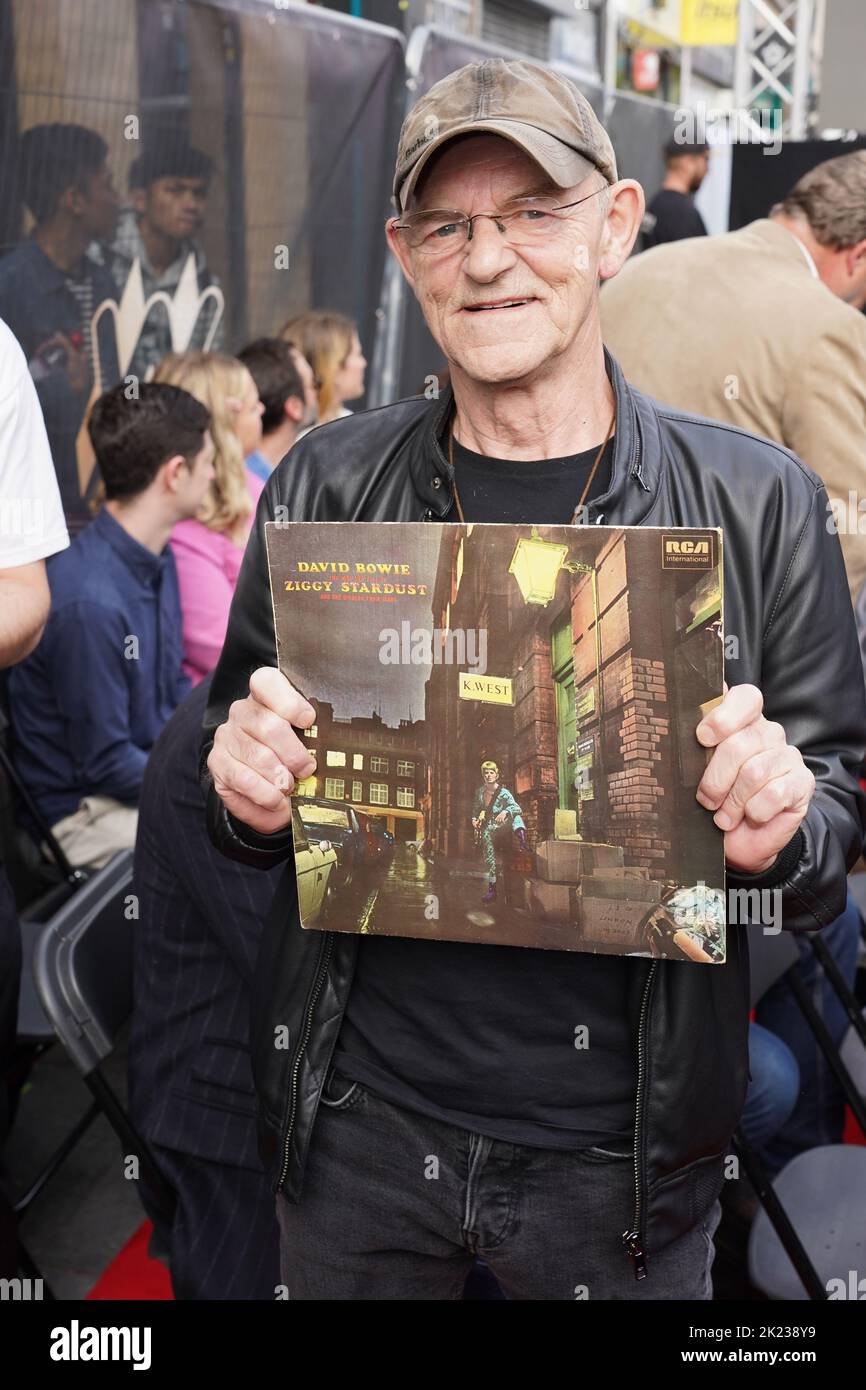 Woody Woodmansey holds The Rise and Fall of Ziggy Stardust album, during the unveiling of a stone for David Bowie on the Music Walk of Fame at Camden, north London. Picture date: Thursday September 22, 2022. Stock Photo