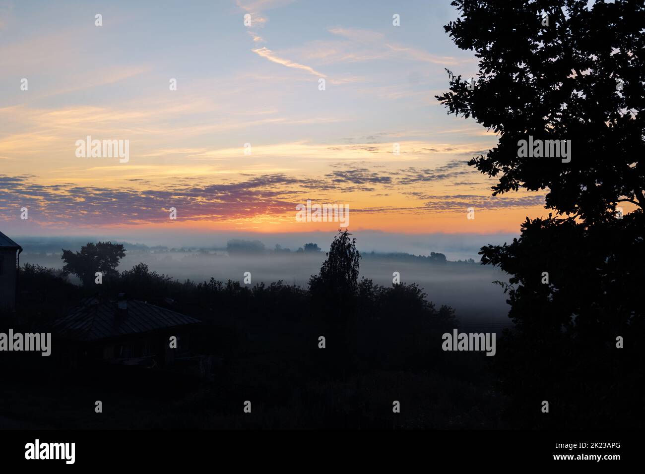 Misting fog early in morning hi-res stock photography and images - Alamy