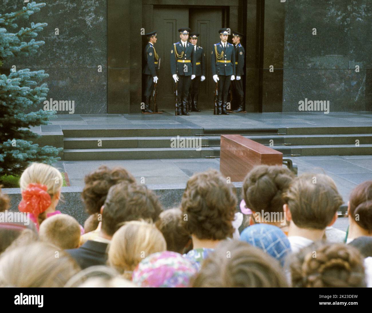 MOSCOW Soviet Changing of the guard at the Lenin mausoleum with interested Moscow tourists as audience Stock Photo