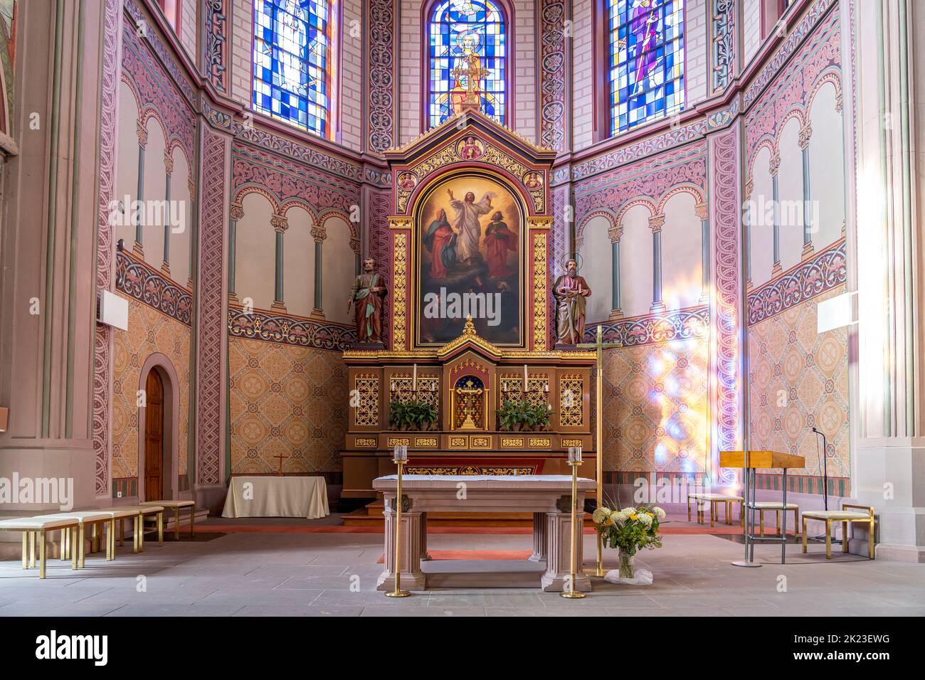 Altar  der Kirche St. Peter und Paul in Lahr/Schwarzwald, Baden-Württemberg, Deutschland |  St. Peter and Paul church altar, Lahr, Black Forest, Baden Stock Photo
