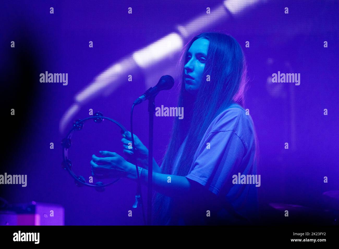 Florence Shaw from Dry Cleaning playing on the Far Out Stage at Green ...