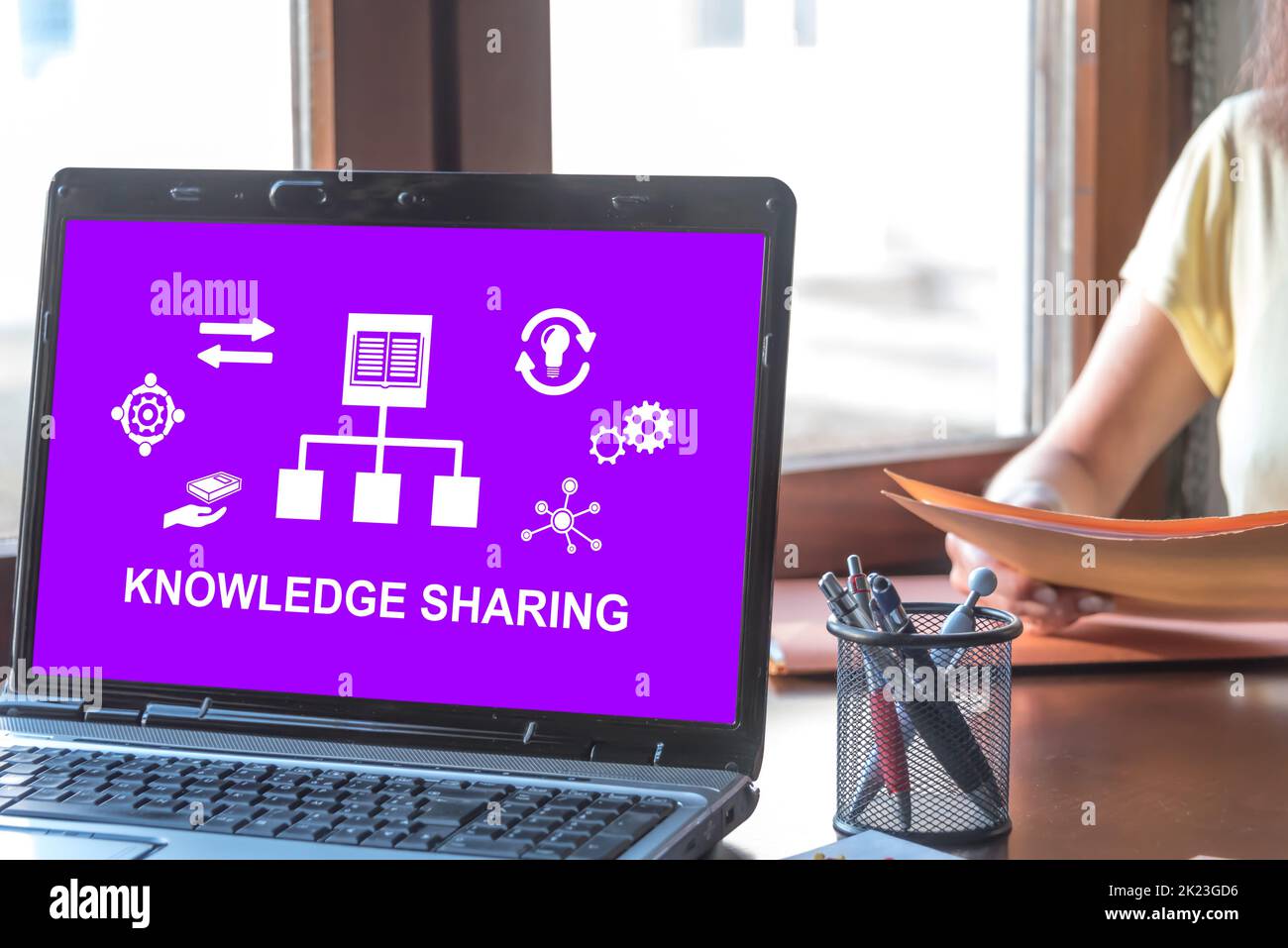 Laptop screen displaying a knowledge sharing concept Stock Photo - Alamy