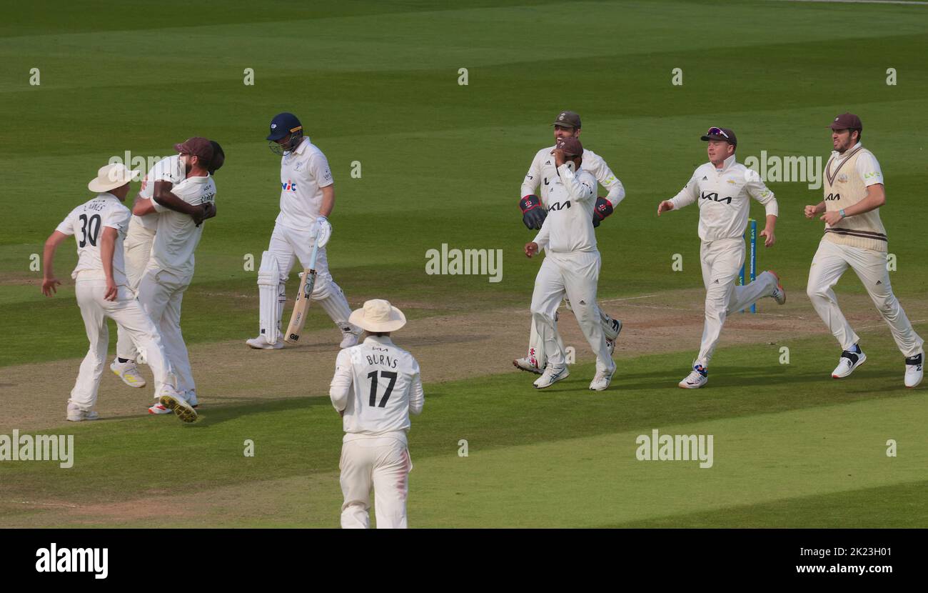 22 September, 2022. London, UK. Surrey celebrate after Kemar Roach dismisses Adam Lyth as Surrey take on Yorkshire in the County Championship at the Kia Oval, day three David Rowe/Alamy Live News Stock Photo
