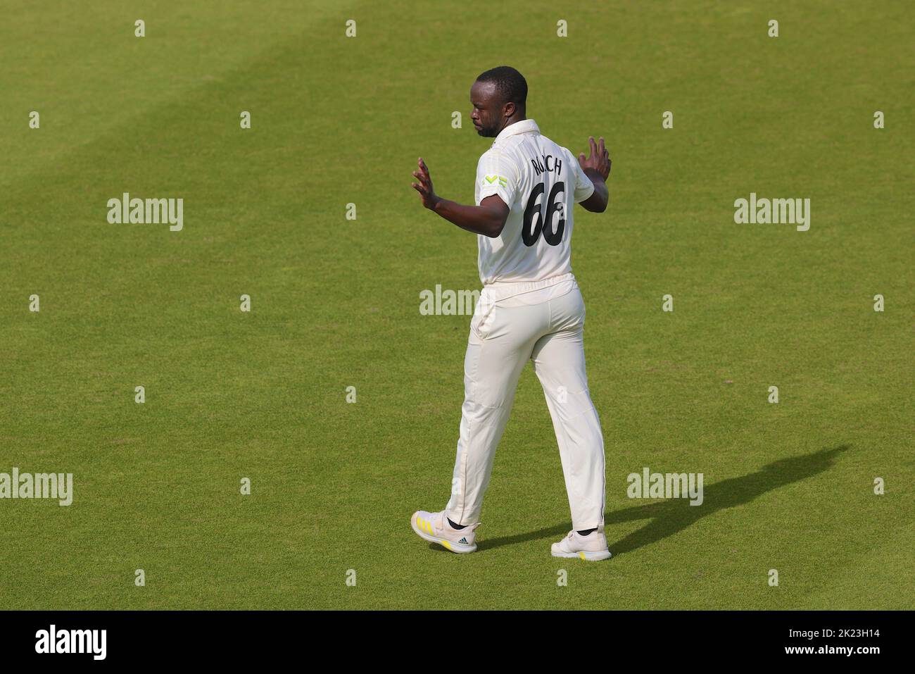 22 September, 2022. London, UK. Surrey’s Kemar Roach acknowledges the applause as Surrey take on Yorkshire in the County Championship at the Kia Oval, day three David Rowe/Alamy Live News Stock Photo