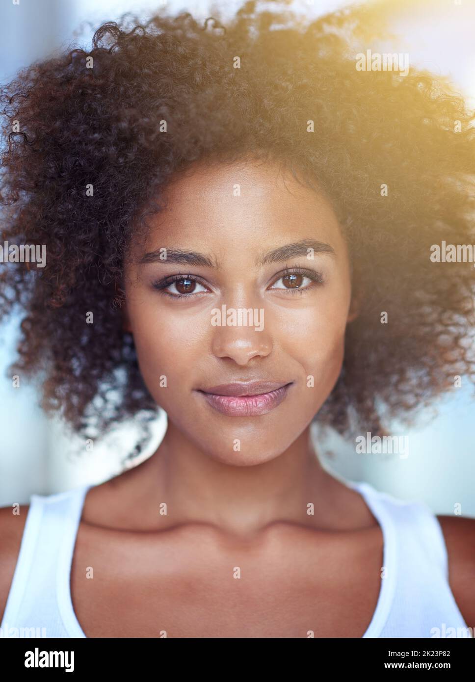 Zoom in portrait young afro hi-res stock photography and images - Alamy