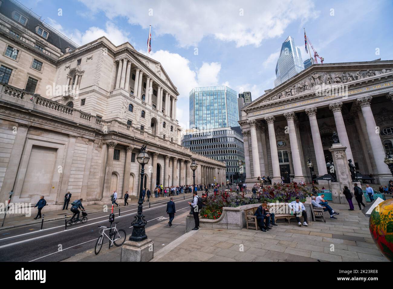 London UK. 22 September 2022.  A general view of Bank of England in Threadneedle street. The monetary committee of the Bank of England has announced  a rise in UK interest rates  from 1.75% to 2.25%  the highest increase  in a  14-year  period in order to slow down the soaring inflation affecting the cost of living. Credit: amer ghazzal/Alamy Live News. Stock Photo