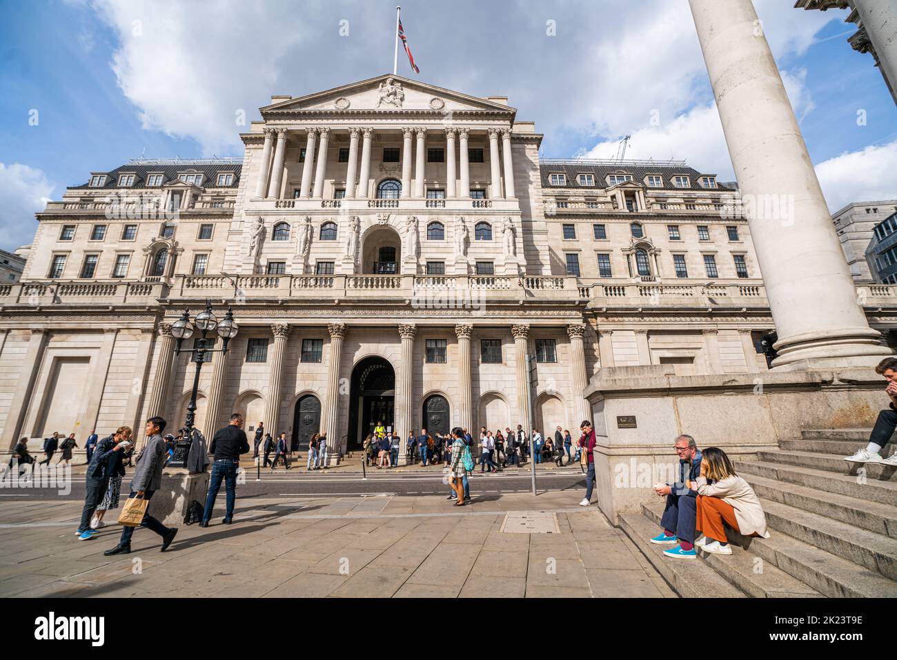 London UK. 22 September 2022.  A general view of Bank of England in Threadneedle street. The monetary committee of the Bank of England has announced  a rise in UK interest rates  from 1.75% to 2.25%  the highest increase  in a  14-year  period in order to slow down the soaring inflation affecting the cost of living. Credit: amer ghazzal/Alamy Live News. Stock Photo