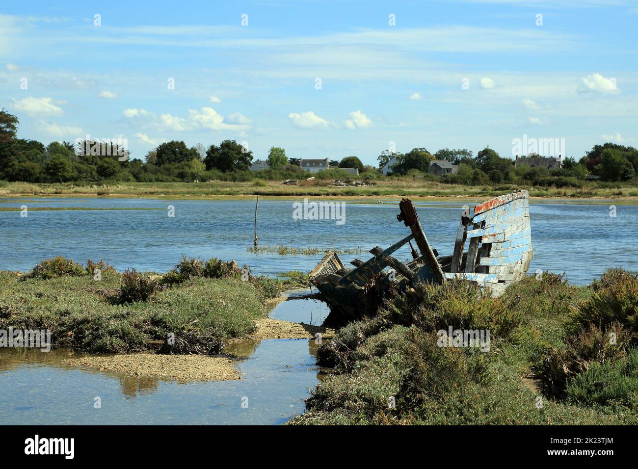 Shipwreck on the Etang du Moulin, Ile d