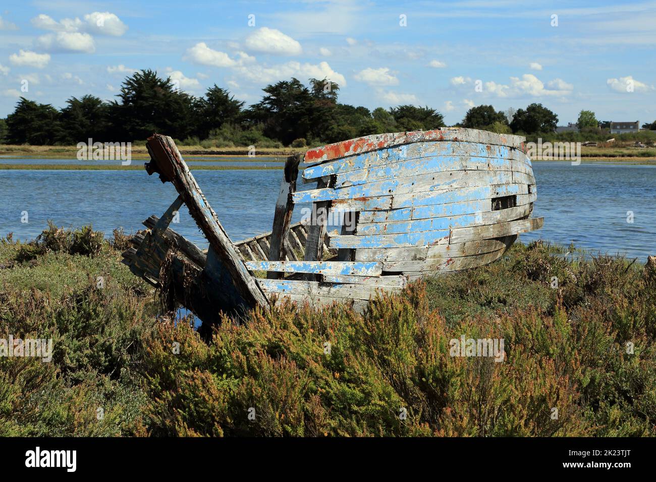 Shipwreck on the Etang du Moulin, Ile d
