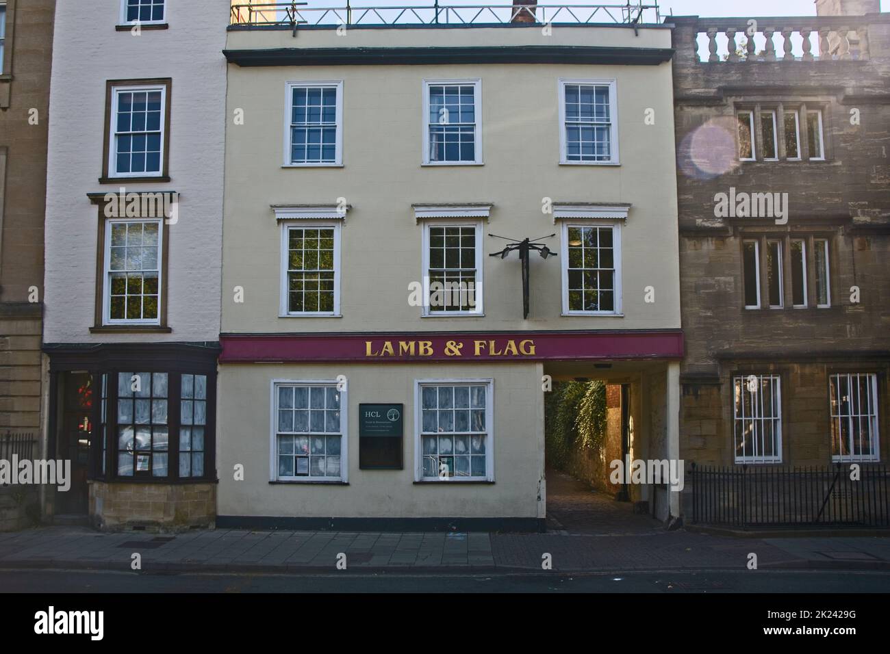 Lamb and Flag inn in Oxford city centre is reopening. Owners, St John's College, closed the pub during the COVID pandemic. The Inklings ('fans' of Tol Stock Photo