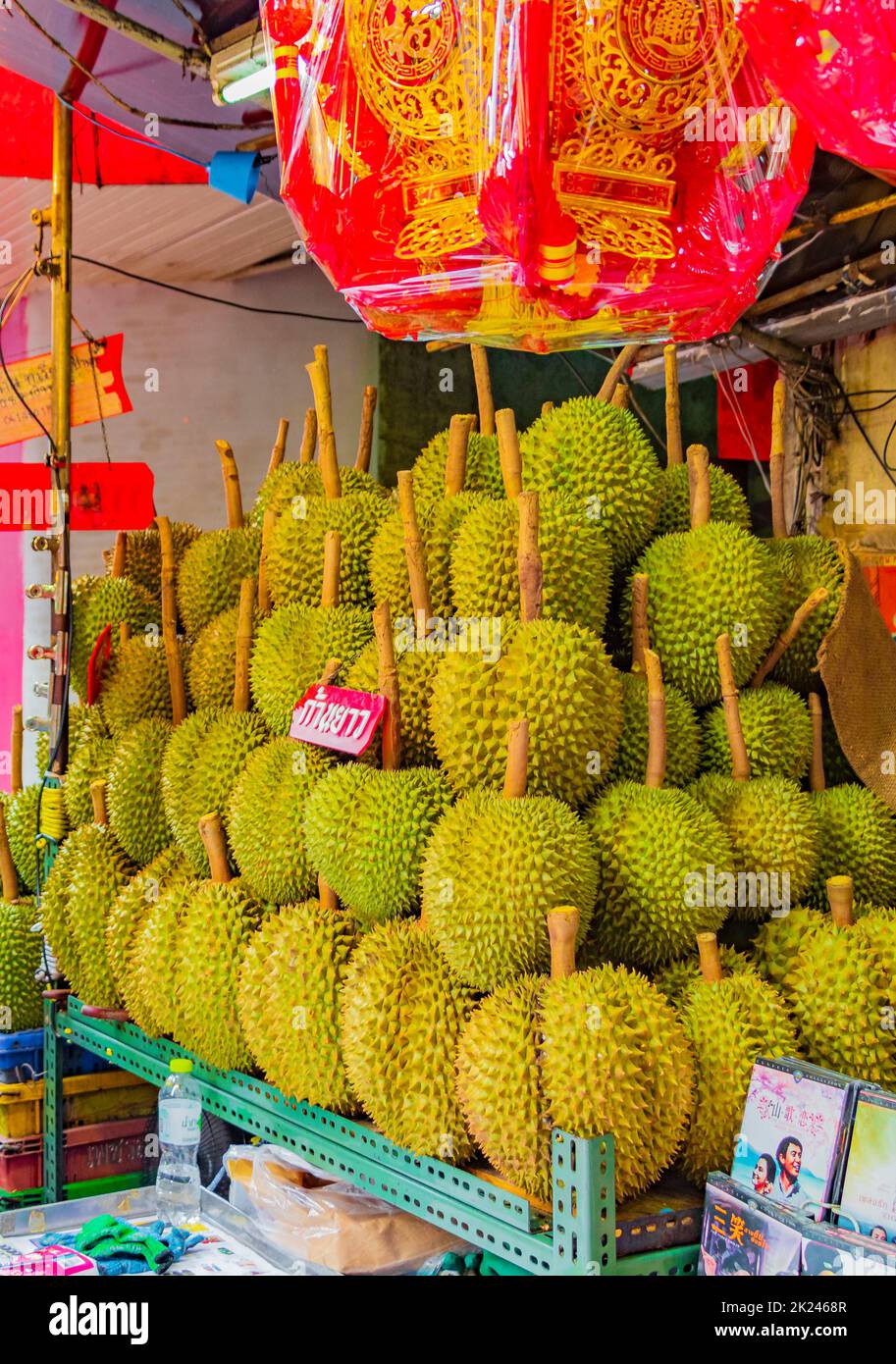 Bangkok Thailand 22. Mai 2018 Thai food sale of the stink fruit durian in Chinatown Bangkok Thailand. Stock Photo
