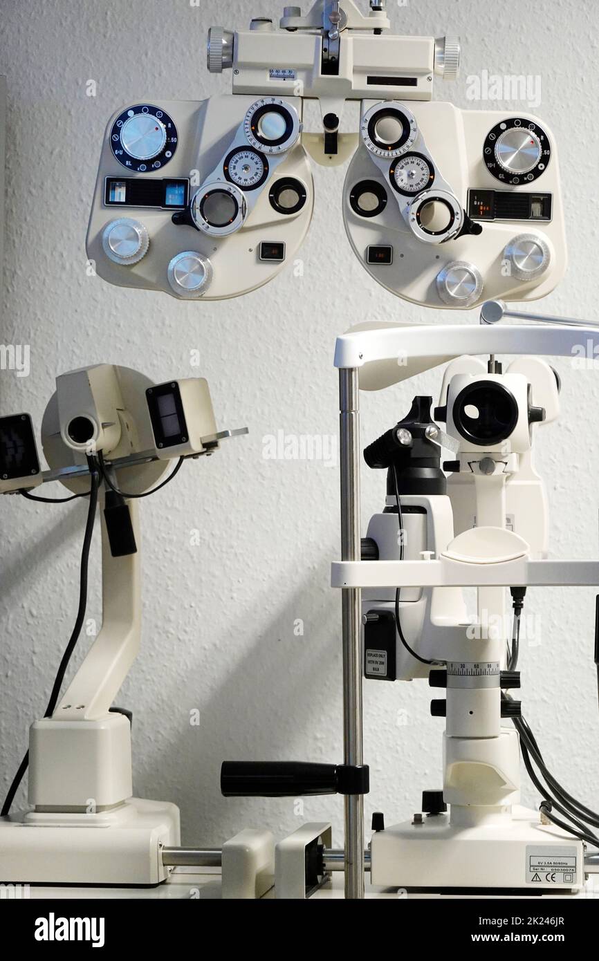 Messgeräte bei einem Optiker oder Augenarzt Stock Photo