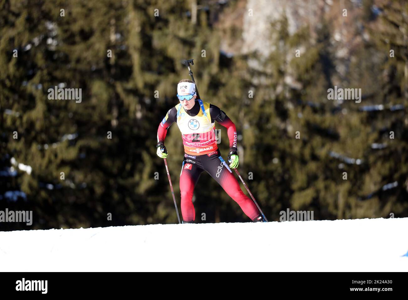 Marte Olsbu Roeiseland (Norwegen / Norway) auf dem Weg zum Sieg beim IBU Biathlon Weltcup Pursuit 10 km Frauen Ruhpolding 2022 Stock Photo