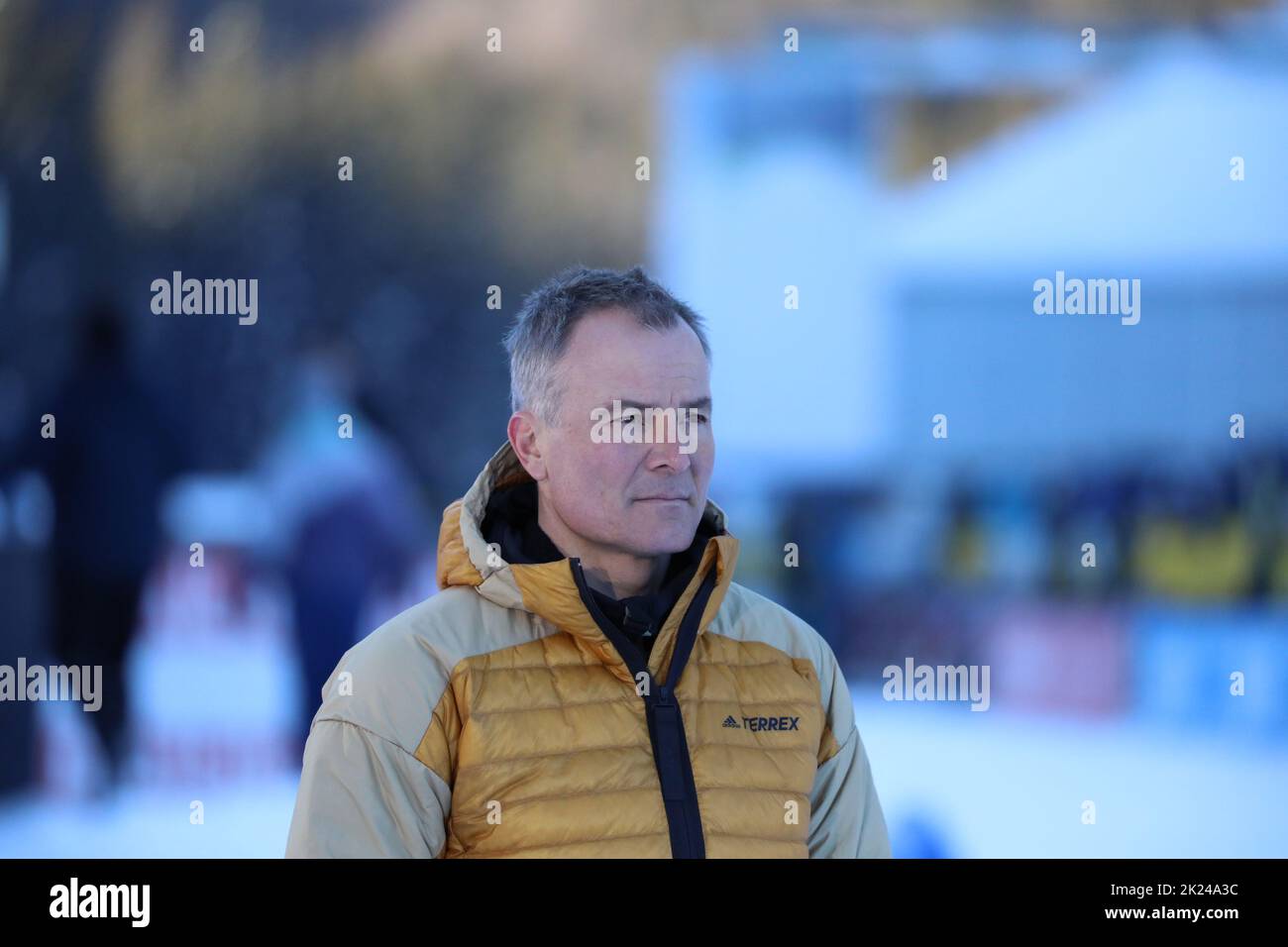 ZDF-Experte Sven Fischer beim IBU Biathlon Weltcup Pursuit 10 km Frauen Ruhpolding 2022 Stock Photo