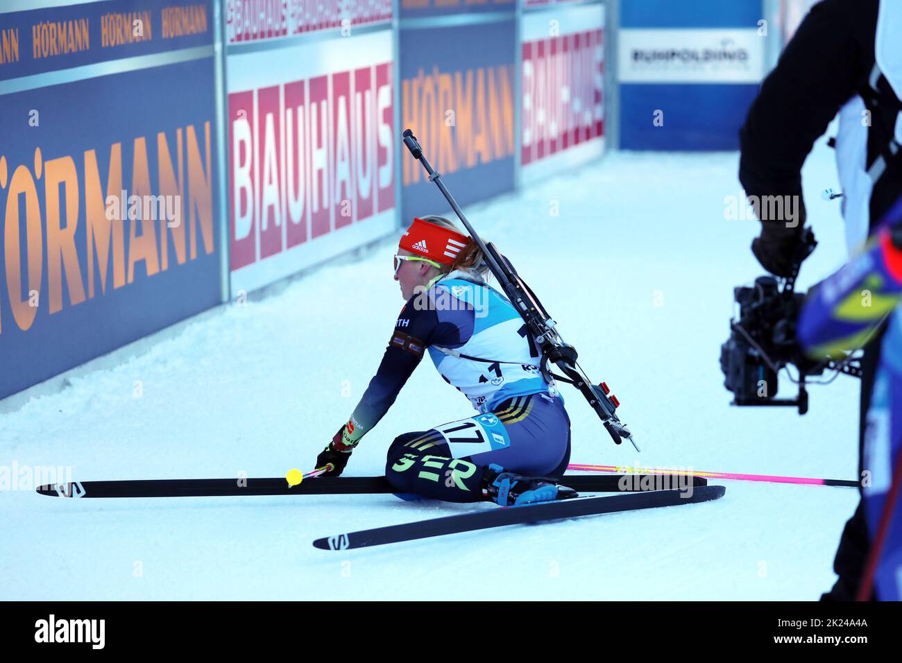 Gekämpft bis zum Umfallen: Franziska Hildebrand (Deutschland) beim IBU Biathlon Weltcup Pursuit 10 km Frauen Ruhpolding 2022 Stock Photo