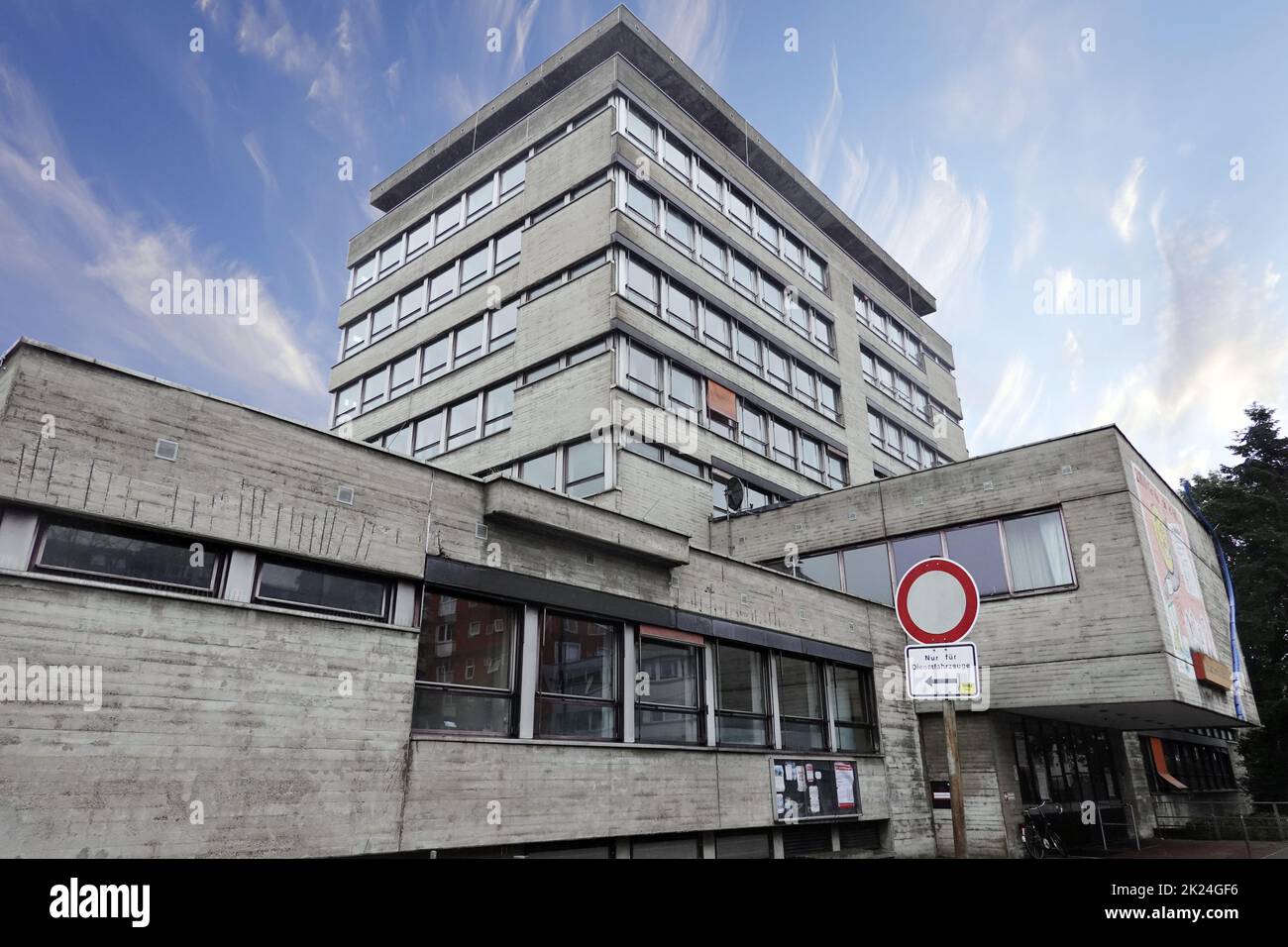 Bezirksrathaus Rodenkirchen in Betonbauweise der 1970er Jahre, Nordrhein-Westfalen, Deutschland, Köln Stock Photo