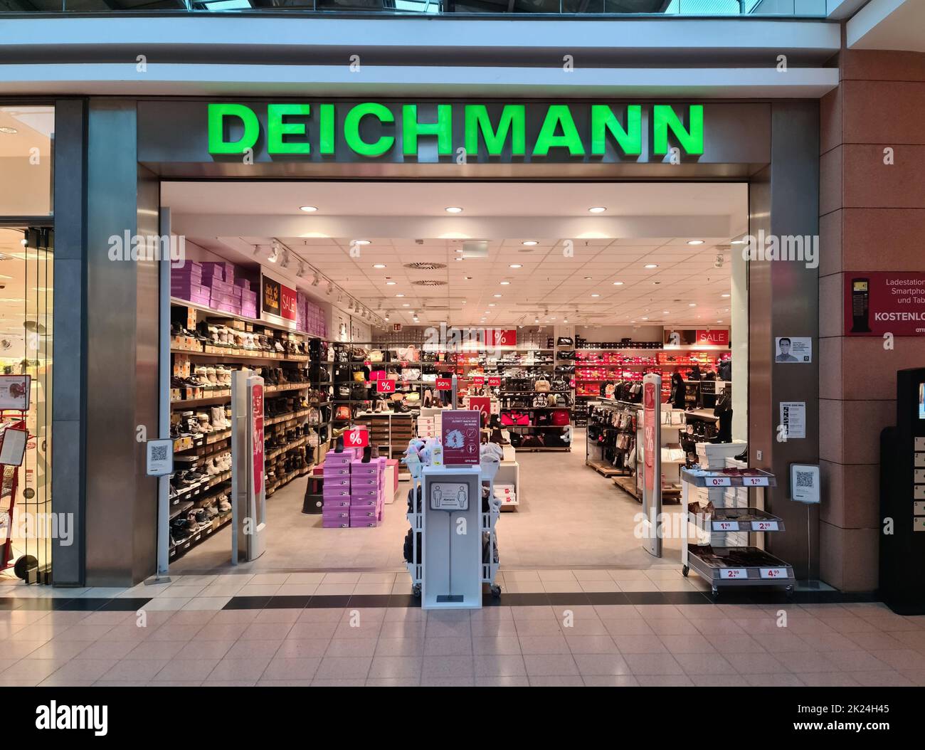 Deichmann logo hi-res stock photography and images - Page 2 - Alamy