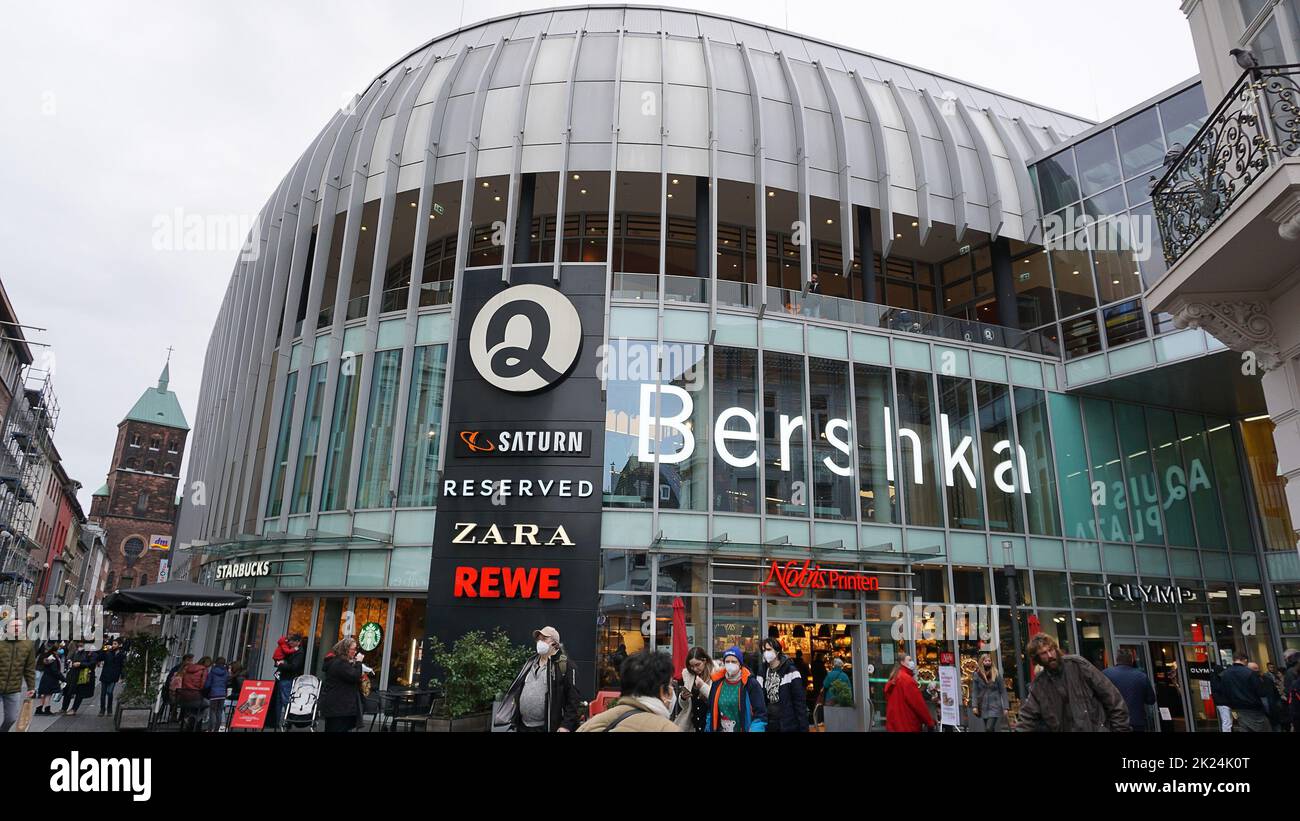 Bershka by zara hi-res stock photography and images - Alamy