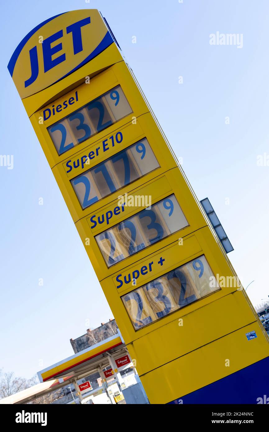 Current prices at petrol stations in Berlin. Prices for diesel and