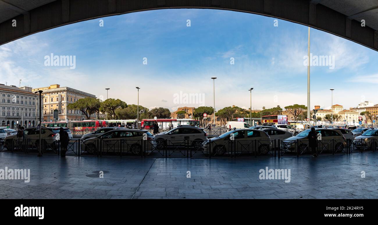 A picture of a line of taxis in wait in front of the Roma Termini ...