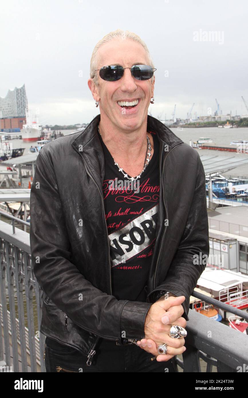 Singer DEE SNIDER presents new album 'We Are The Ones', Hard Rock Cafe, Hamburg, 08.08.2016 Stock Photo