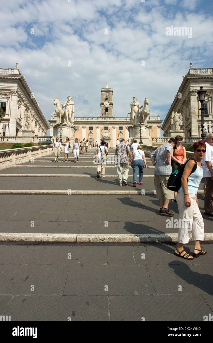 Cordonata genannte, von Michelangelo entworfene Freitreppe zum Kapitol, im Hintergrund der Palast der Präsidenten, Latium, Italien, Rom Stock Photo