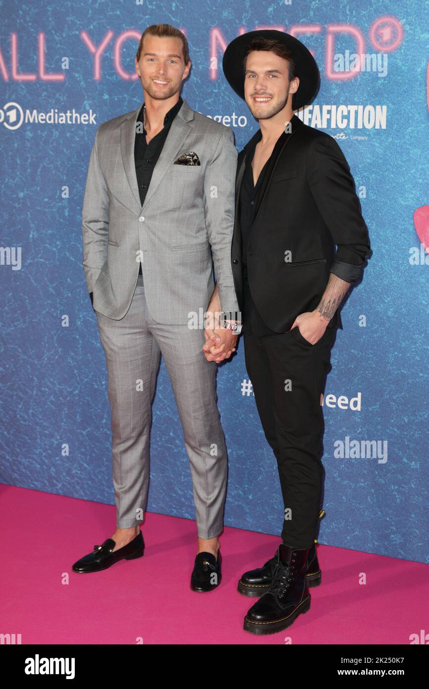 Kim Traenka ( Prince Charming 2022 ), Maurice Schmitz ( Freund ), Premiere ALL YOU NEED