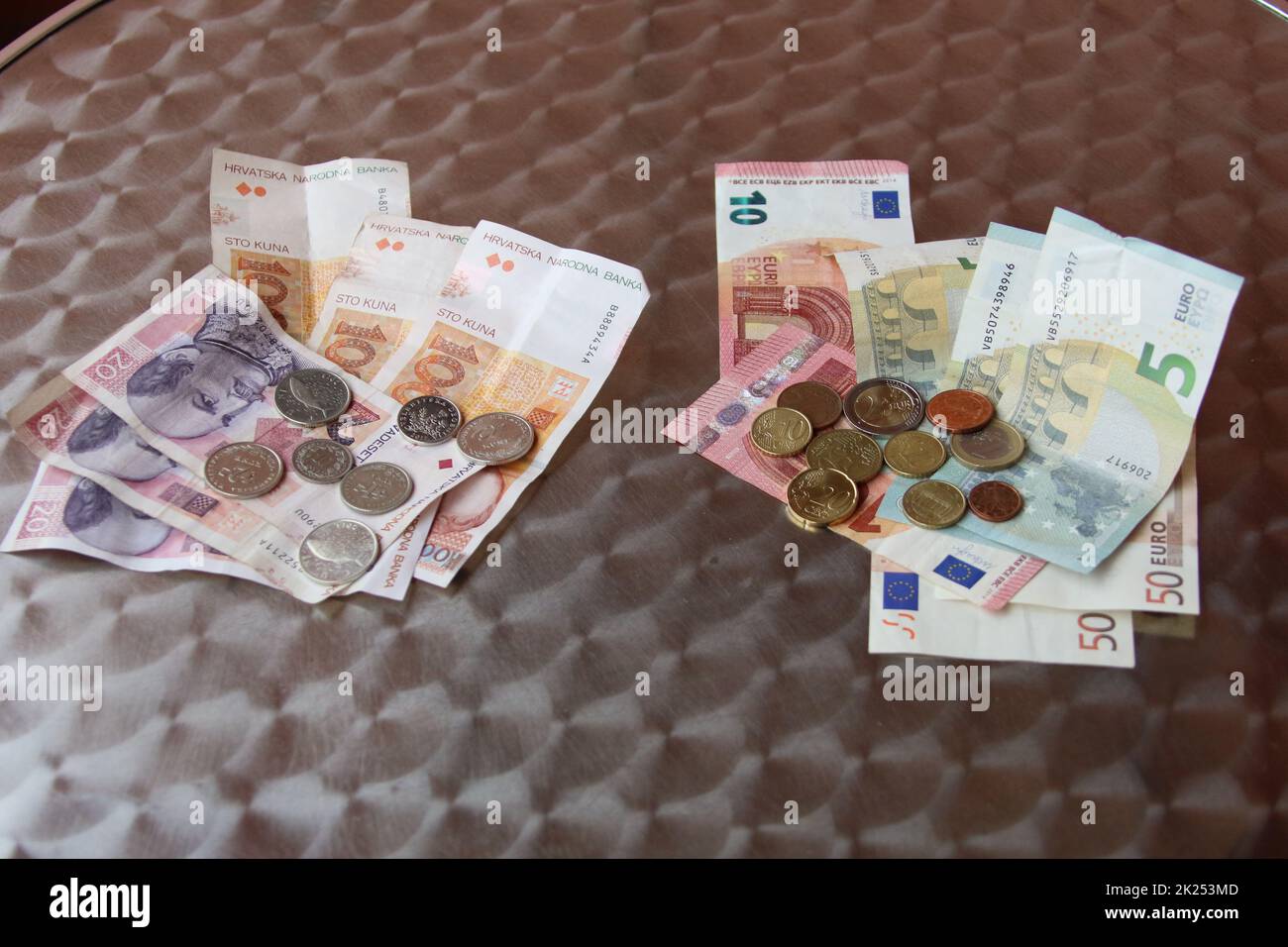 Zum 1. Januar 2023 darf Kroatien /Croatia den Euro als offizielle Währung einführen, der dann die Kuna als Landeswährung ablösen wird. Stock Photo