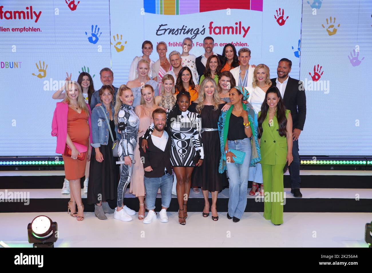Alle VIPs mit u.a. Svenja Holtmann, Sayana Ranjan, Ana Martinovic ...