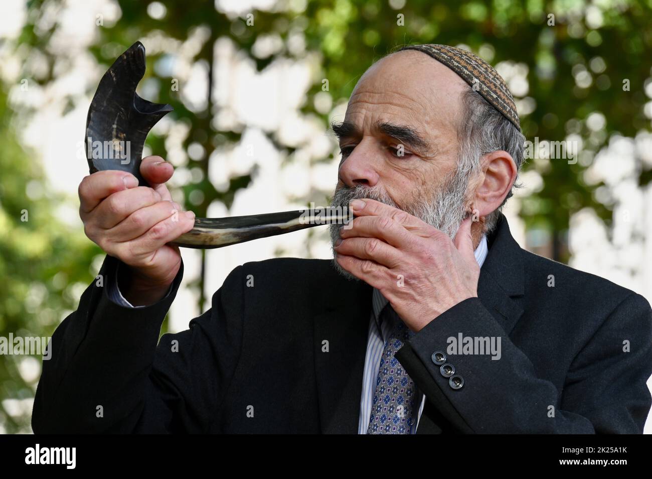 London, UK. Rabbi Jonathan Wittenberg. Rabbi blowing Shofar. Rally in Parliament Square to highlight the severe impacts of climate change already affecting communities around the world. Stock Photo