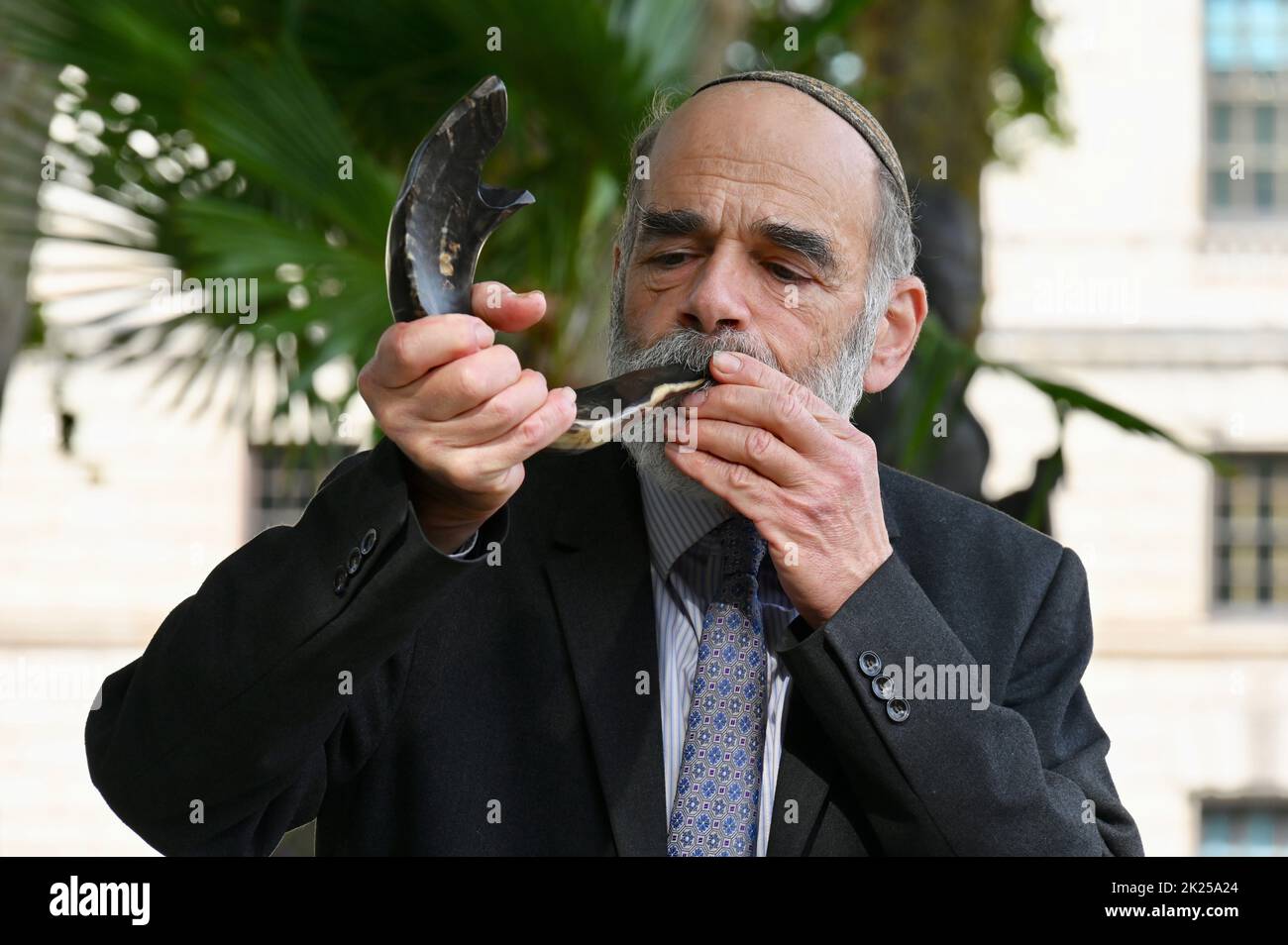 London, UK. Rabbi Jonathan Wittenberg. Rabbi blowing Shofar. Rally in