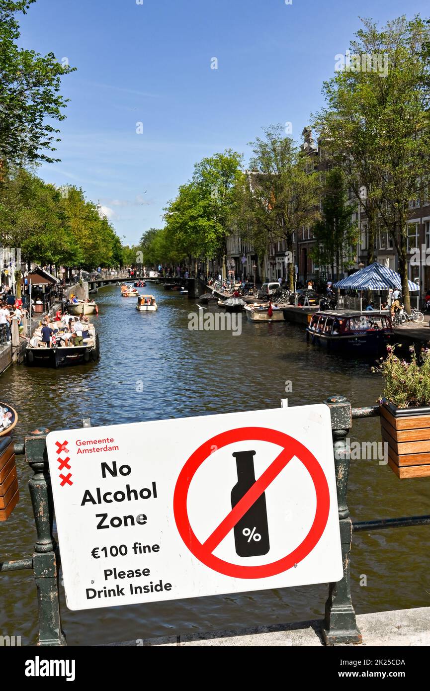 Amsterdam, Netherlands - August 2022: Sign on a bridge over a canal warning people that drinking alcohol outdoors is not allowed. Stock Photo