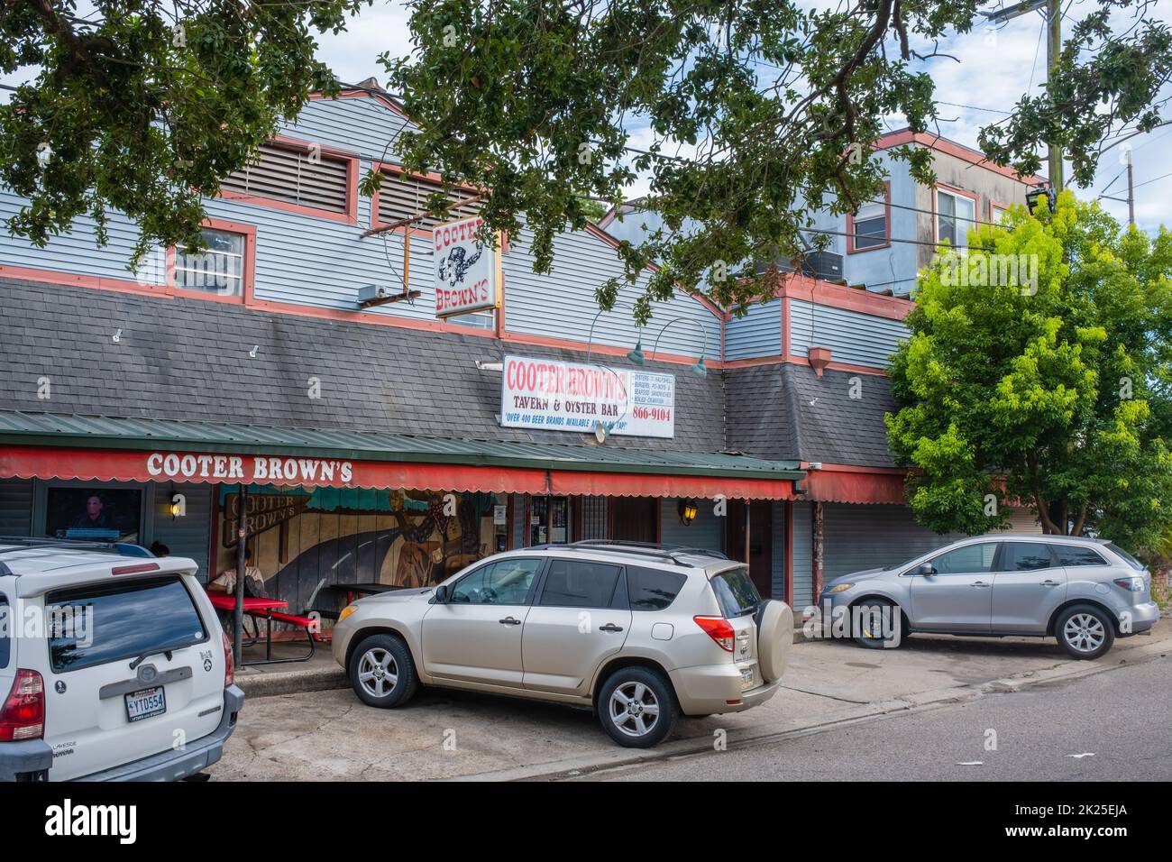 NEW ORLEANS, LA, USA - JUNE 30, 2022: Front of popular Cooter Brown's Tavern and Oyster Bar on S. Carrollton Avenue Stock Photo