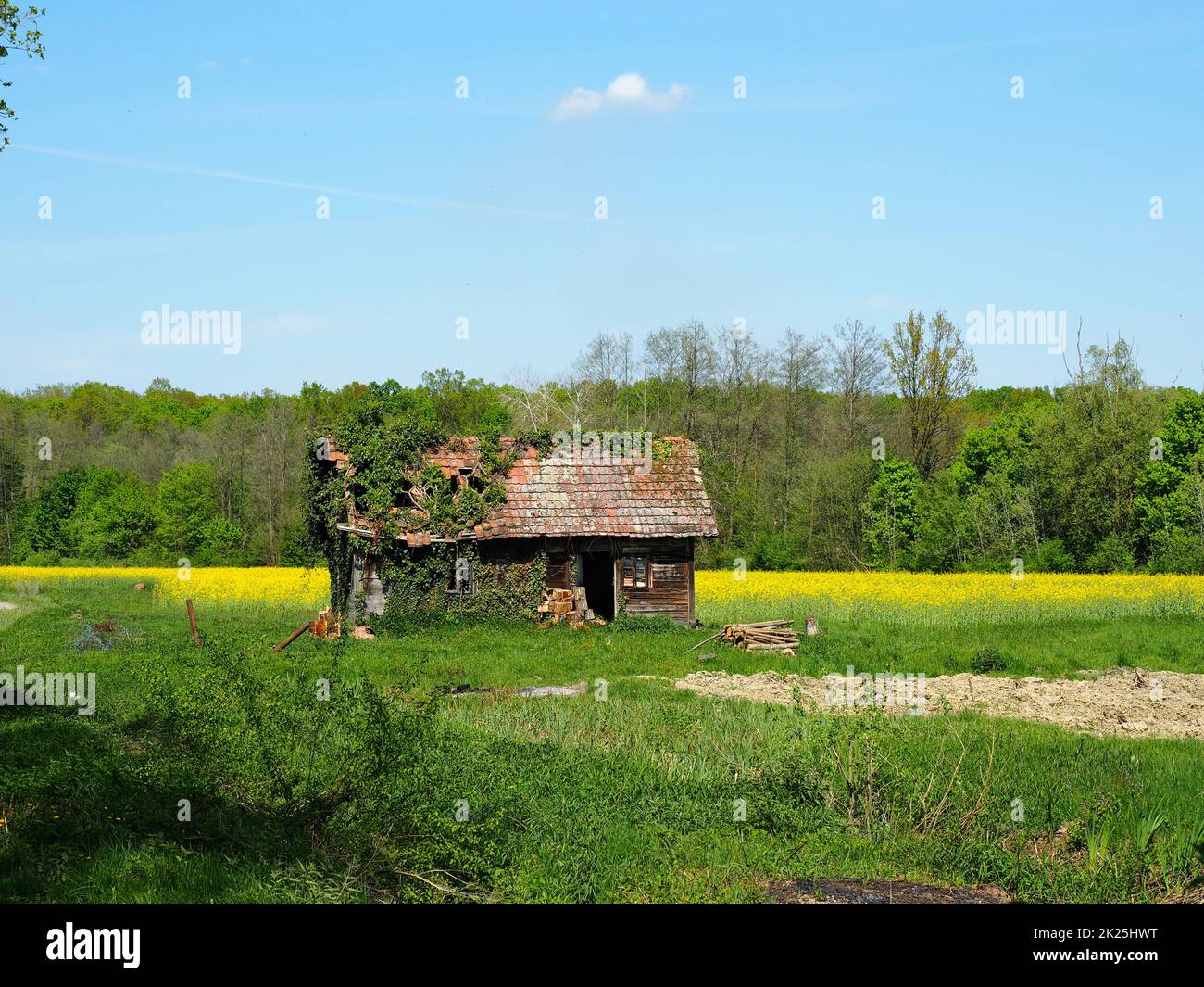 Old flat roof house hi-res stock photography and images - Alamy